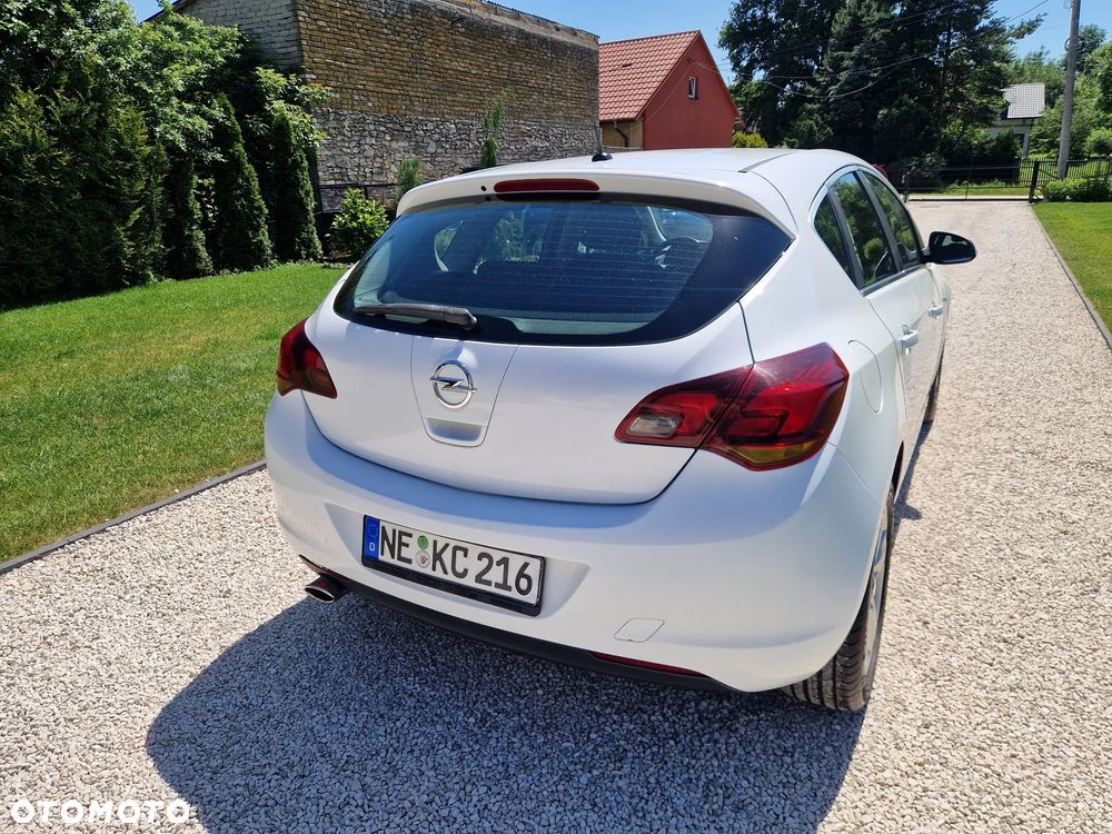 Opel Astra 1.6 Turbo - 19