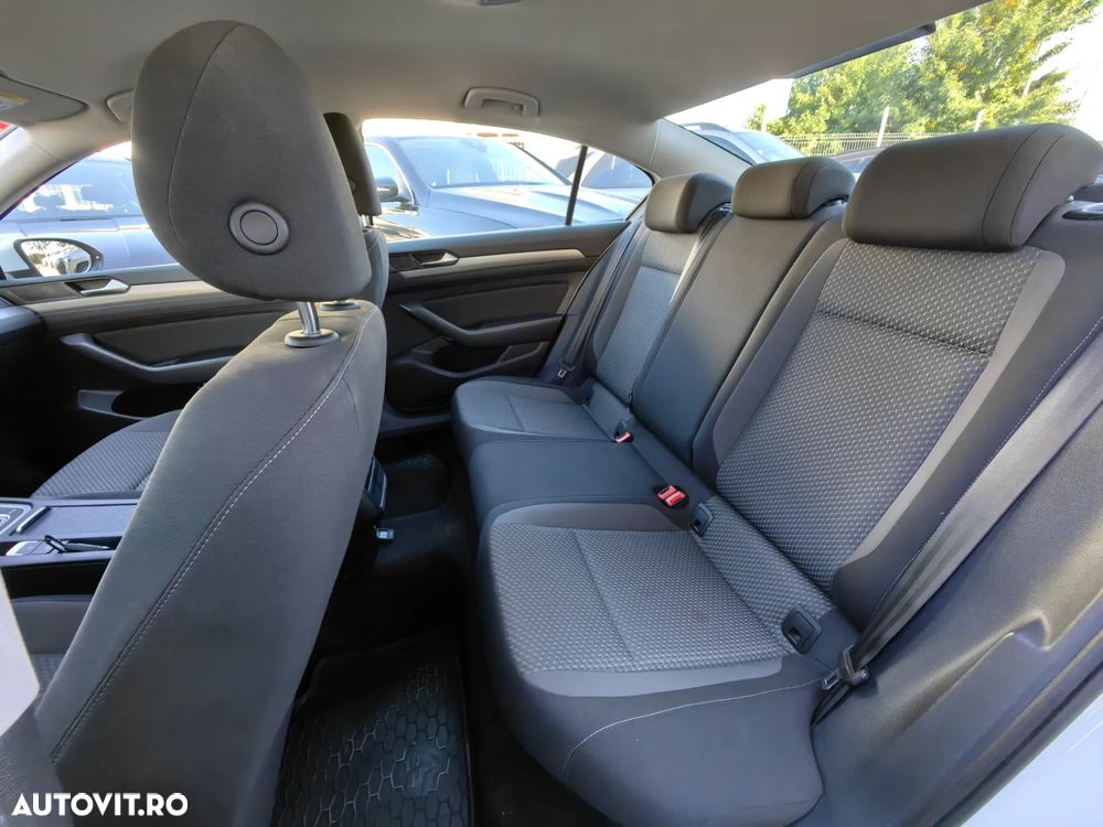 Volkswagen Passat 2.0 TDI DSG Trendline - 18