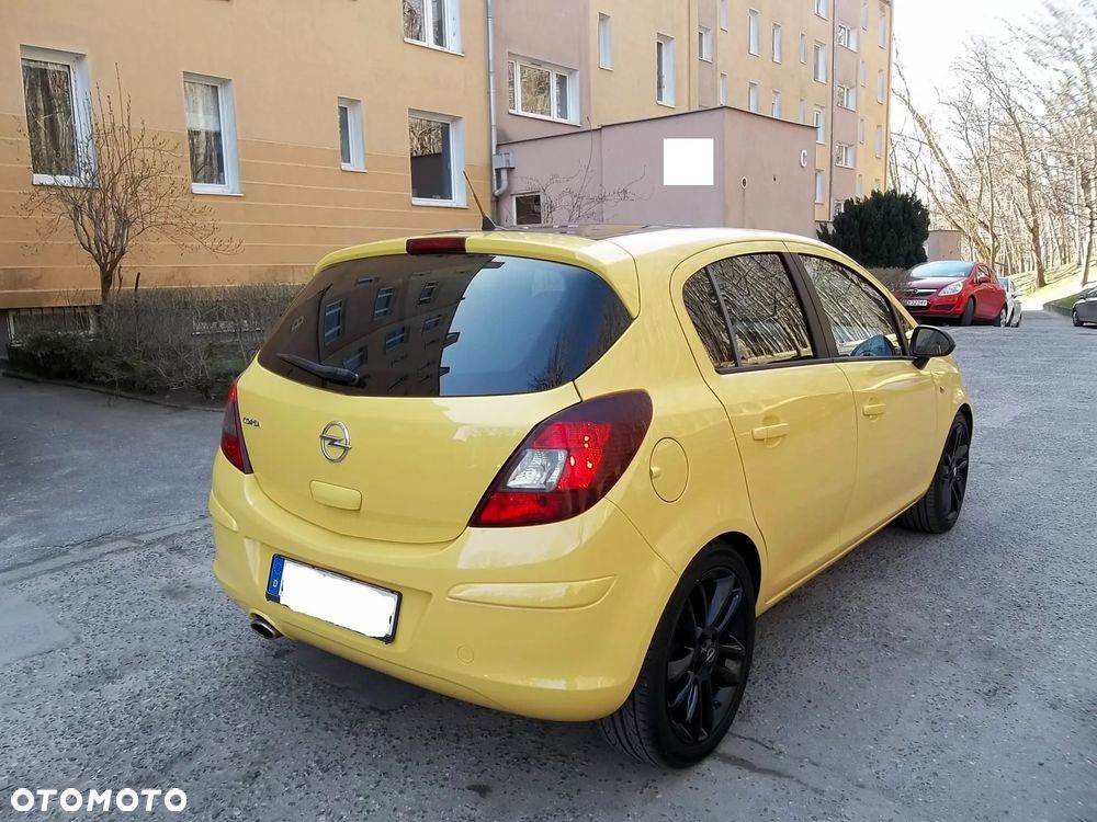 Opel Corsa 1.2 16V Cosmo - 3