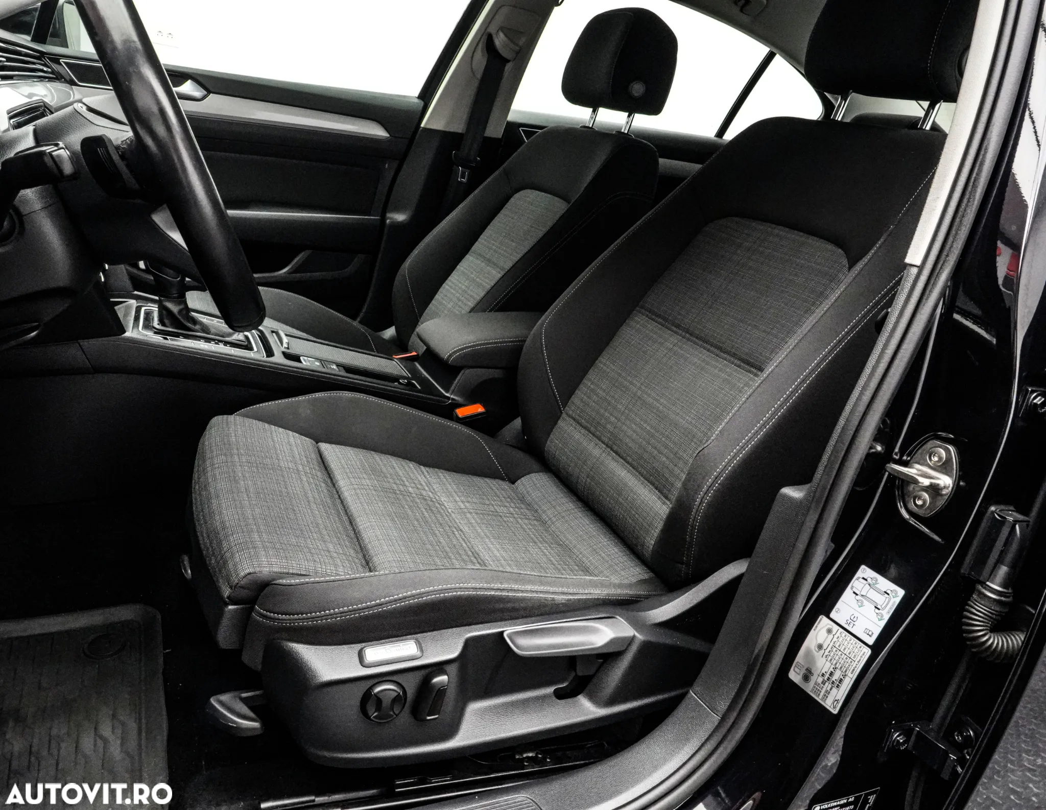 Volkswagen Passat 2.0 TDI DSG Comfortline - 11