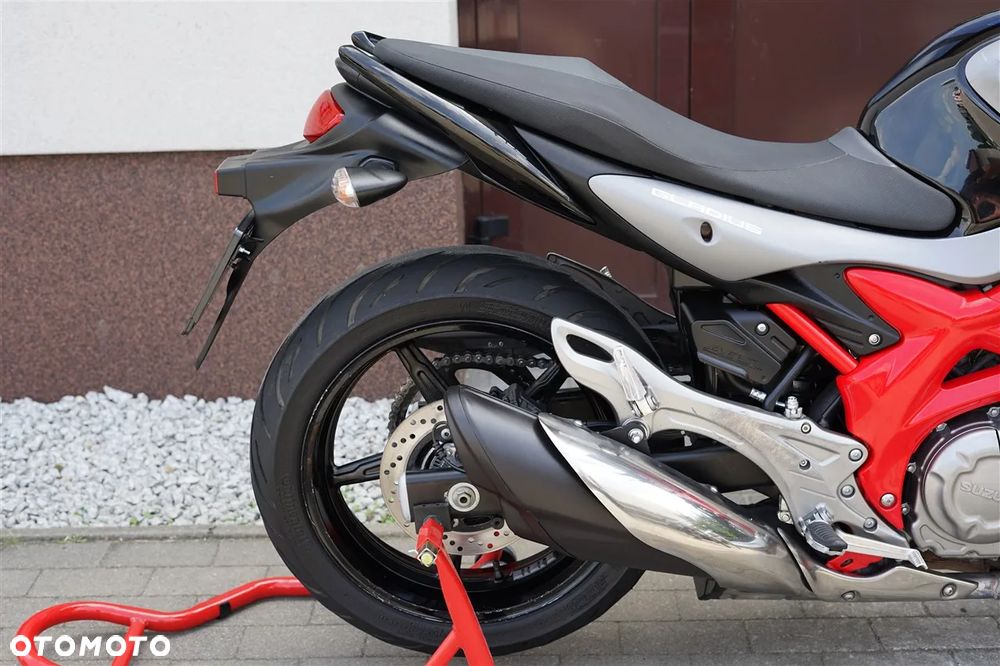 Suzuki Gladius - 4