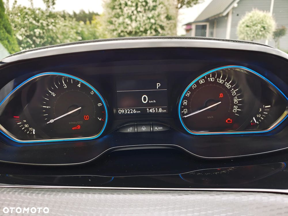 Peugeot 2008 1.2 Pure Tech GPF Allure S&S EAT6 - 11