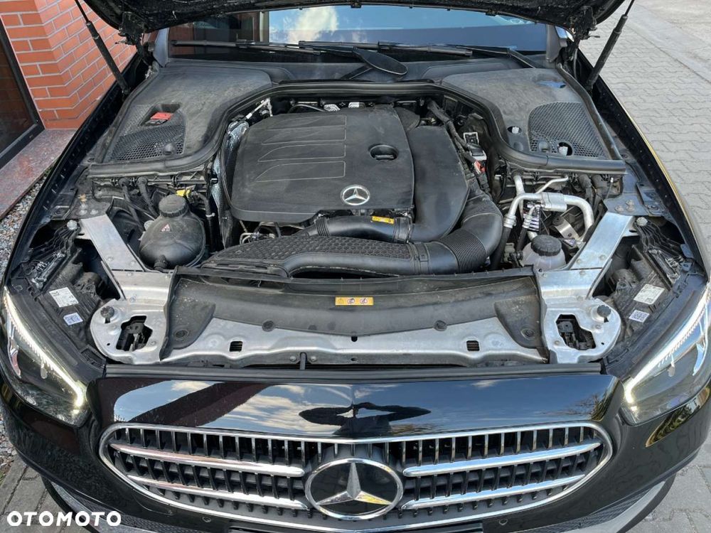 Mercedes-Benz Klasa E 200 9G-TRONIC Exclusive - 29