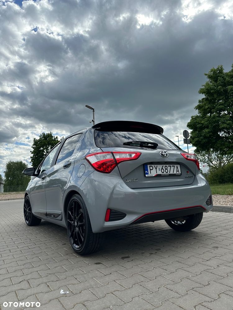 Toyota Yaris Hybrid 100 GR Sport - 3