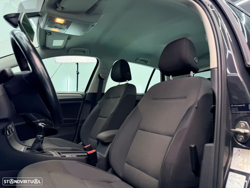VW Golf 2.0 TDi Confortline - 18