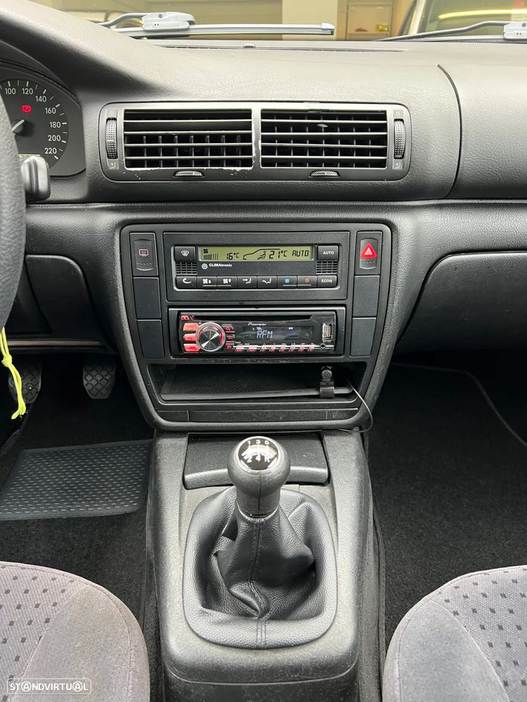 VW Passat 1.9 TDi Confortline - 15