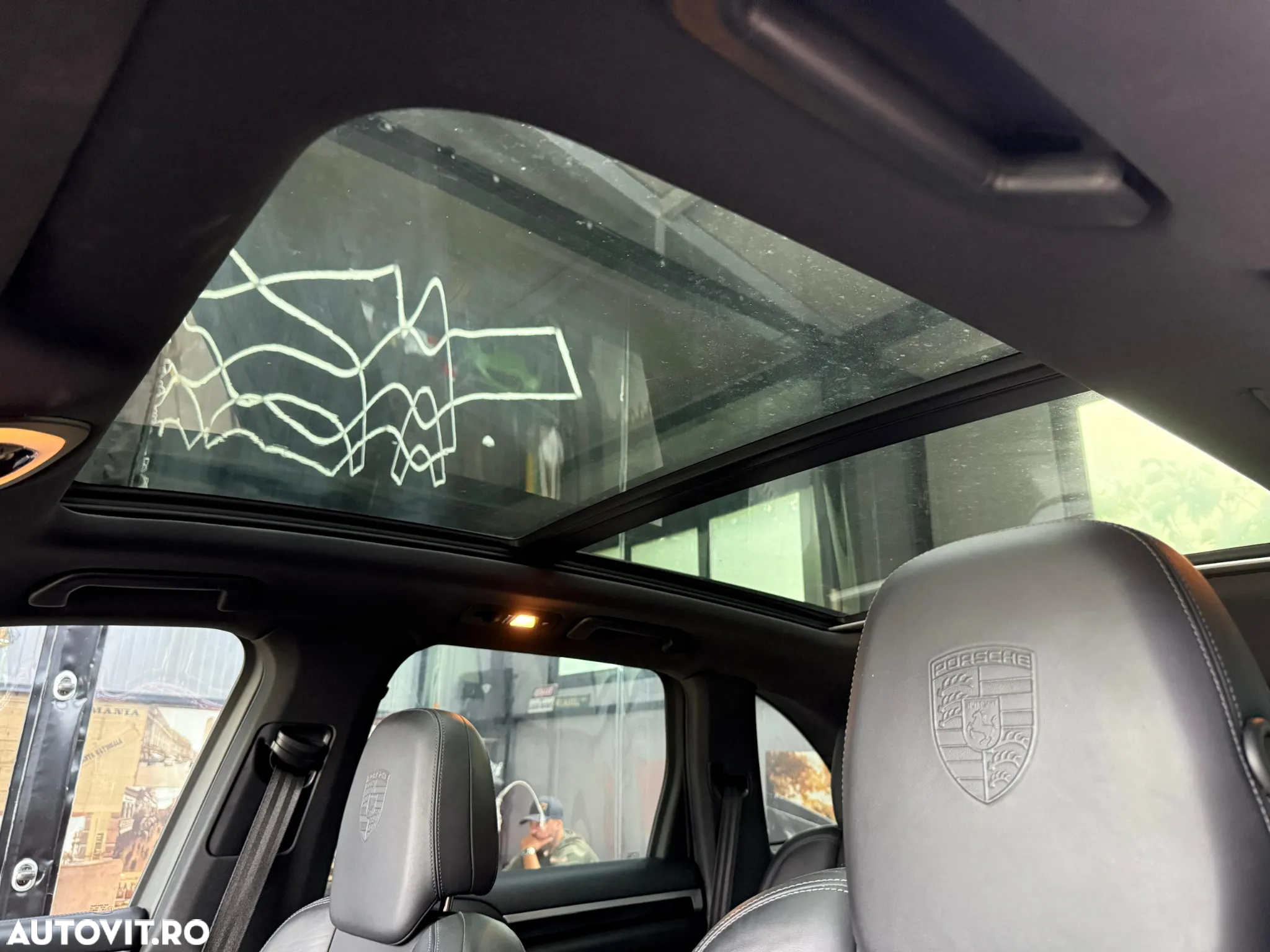 Porsche Cayenne 3.0 L - 24