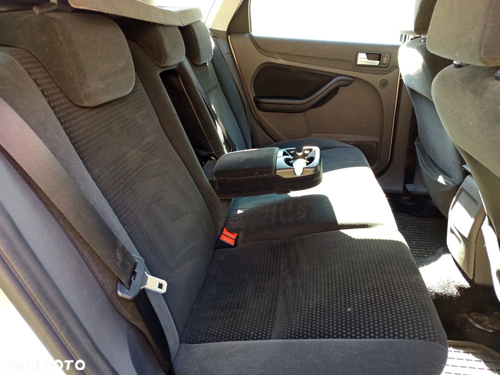 Ford Focus 1.6 FX - 11