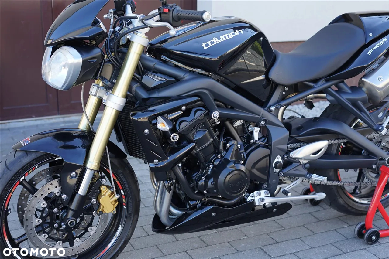 Triumph Street Triple - 30