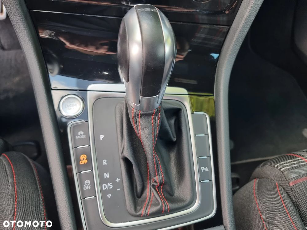 Volkswagen Golf - 14