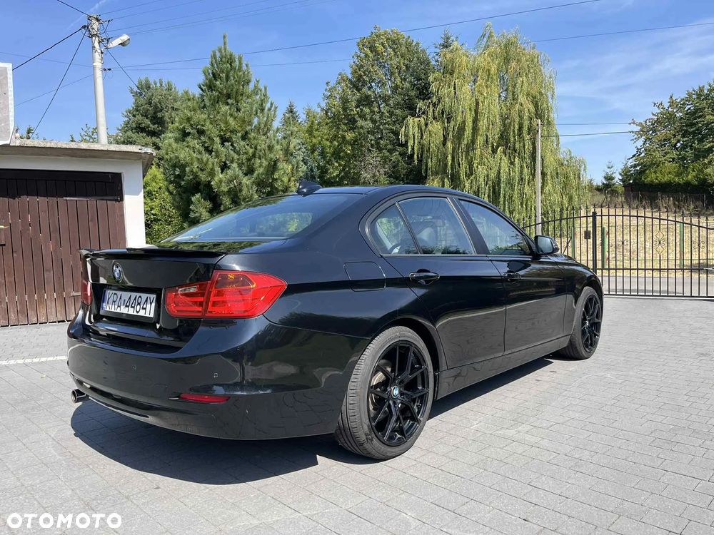 BMW Seria 3 318d Sport Line - 6