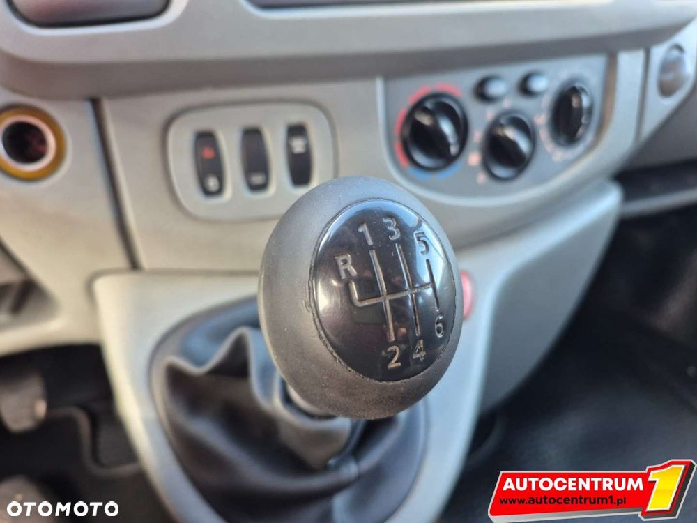 Opel Vivaro - 24