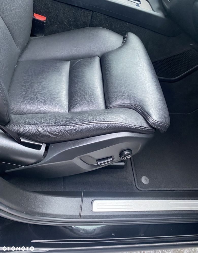 Volvo XC 60 D5 SCR AWD Inscription - 8