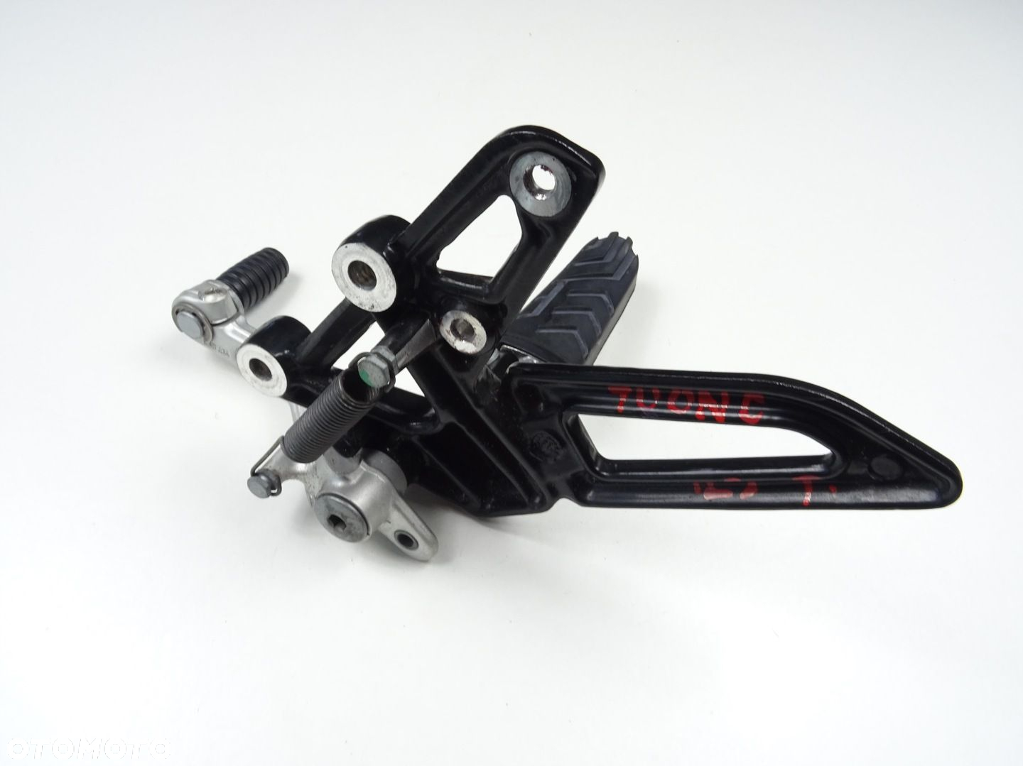 APRILIA TUONO 125 RS4 125 SET PONÓŻEK PRAWY PRZÓD PRZEDNI DŹWIGNIA 23 - 8