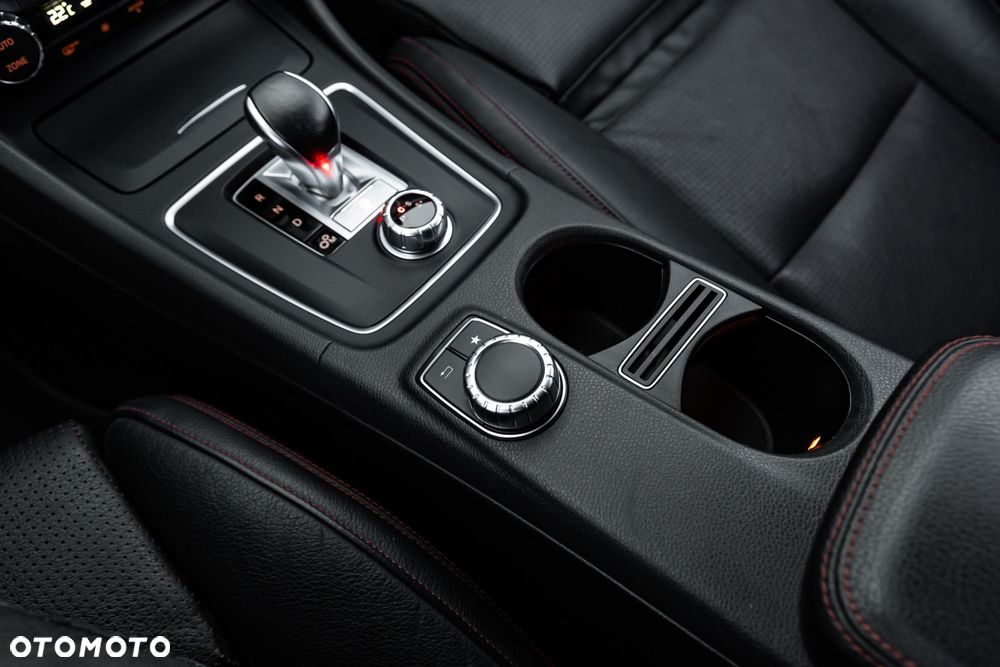 Mercedes-Benz CLA AMG 45 4Matic 7G-DCT - 34