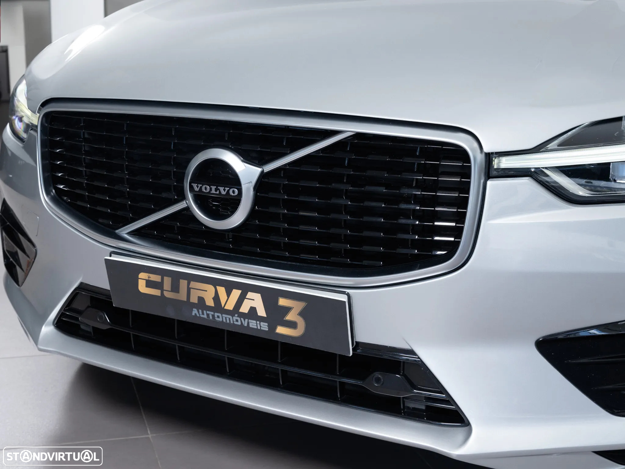 Volvo XC 60 2.0 D4 R-Design Geartronic - 6