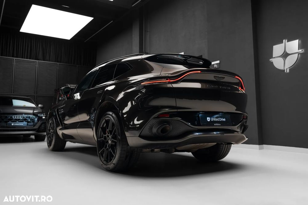 Aston Martin DBX - 40