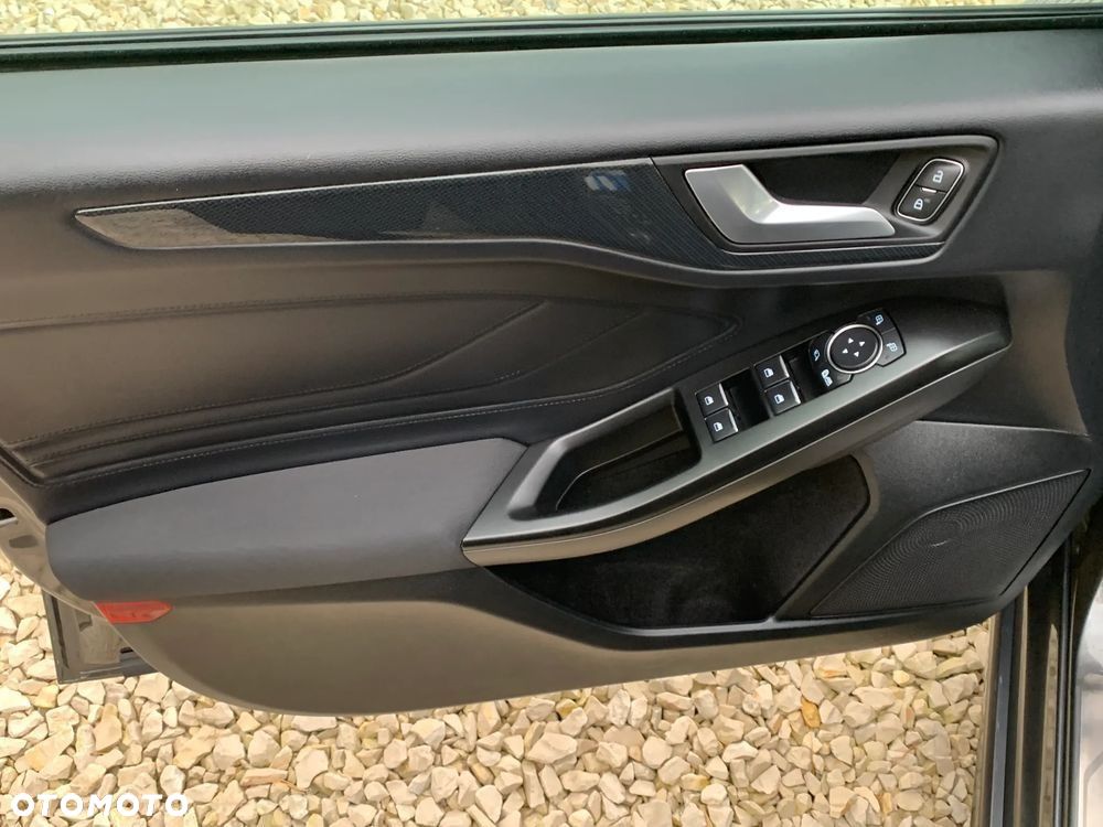 Ford Focus 1.5 EcoBlue Start-Stopp-System ST-LINE DESIGN - 16