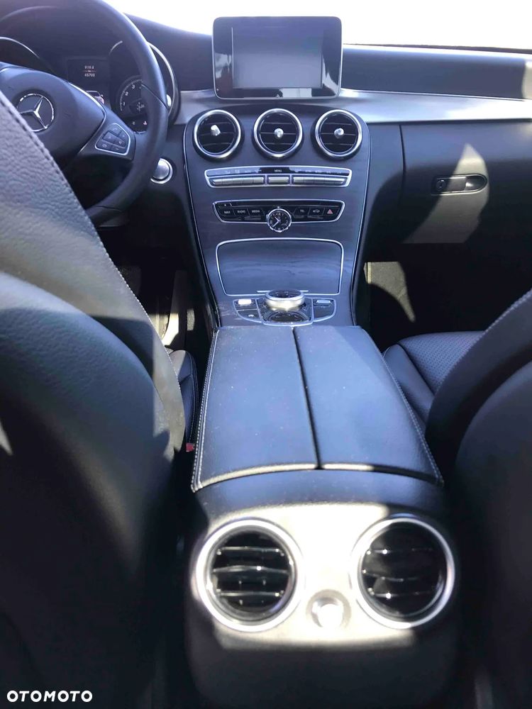 Mercedes-Benz Klasa C 300 9G-TRONIC Exclusive - 31