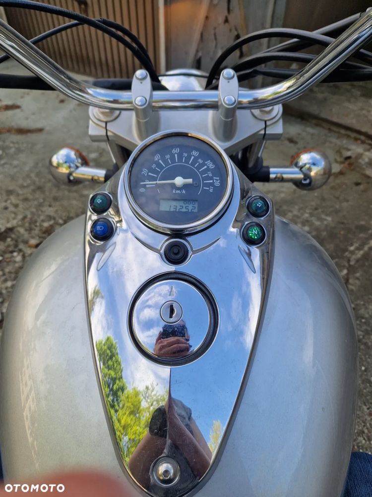 Suzuki Intruder - 4