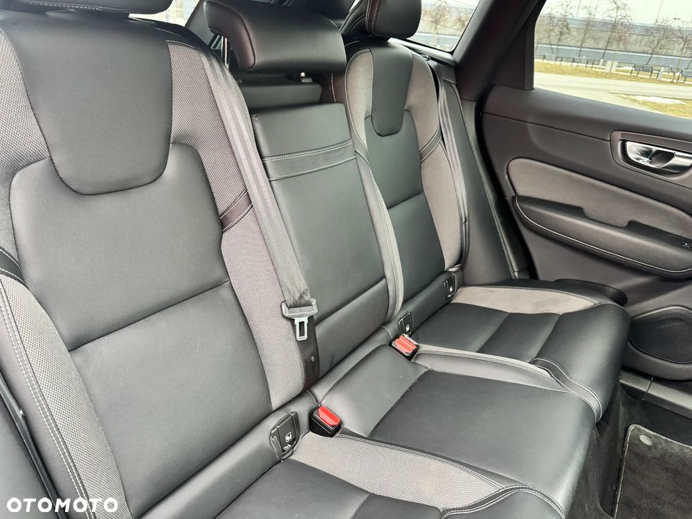 Volvo XC 60 B4 B R-Design - 21