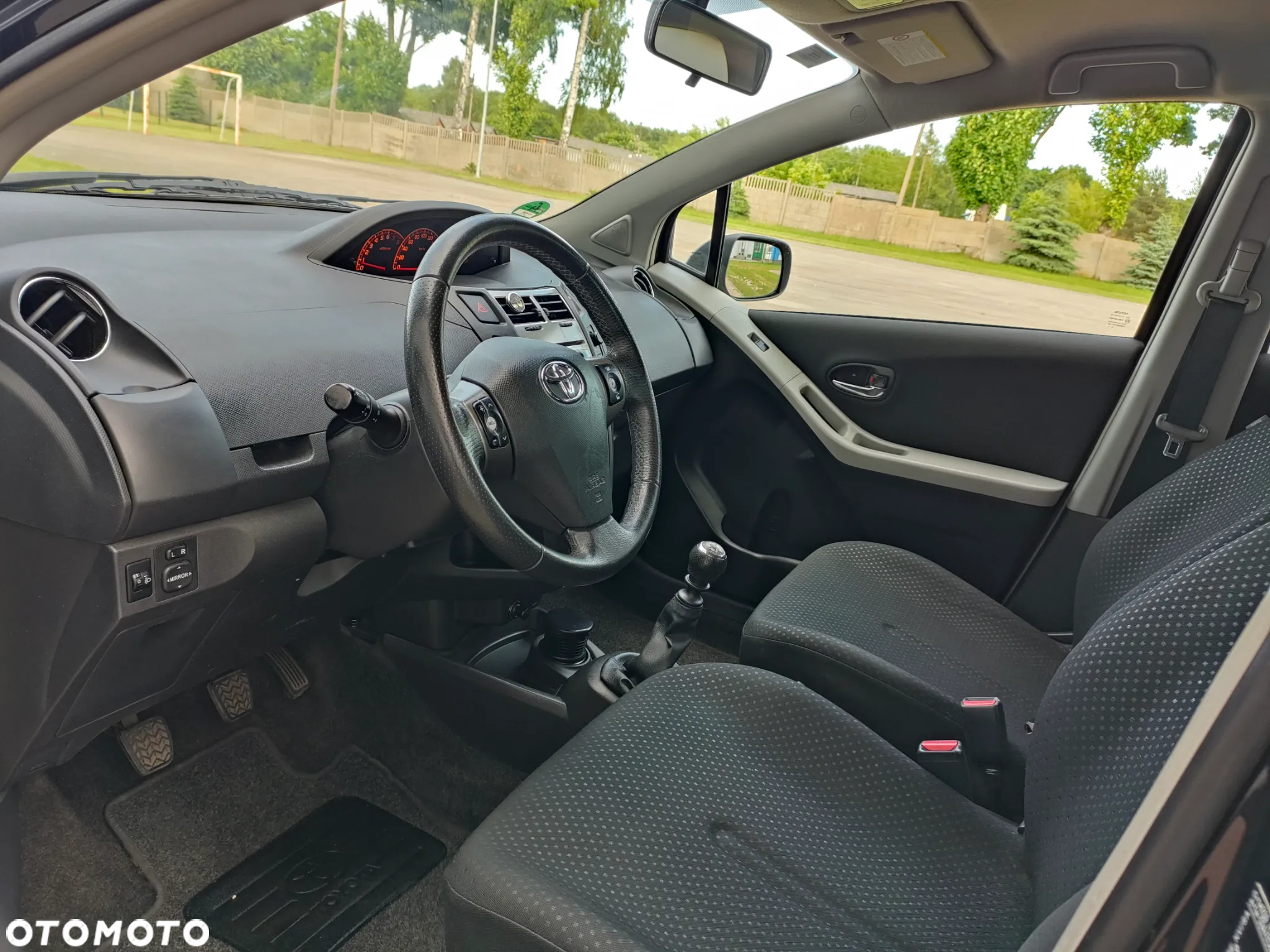 Toyota Yaris - 12