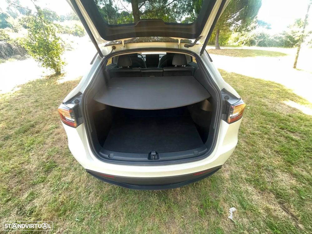 Tesla Model Y Long Range Dual Motor AWD — fotografia 21