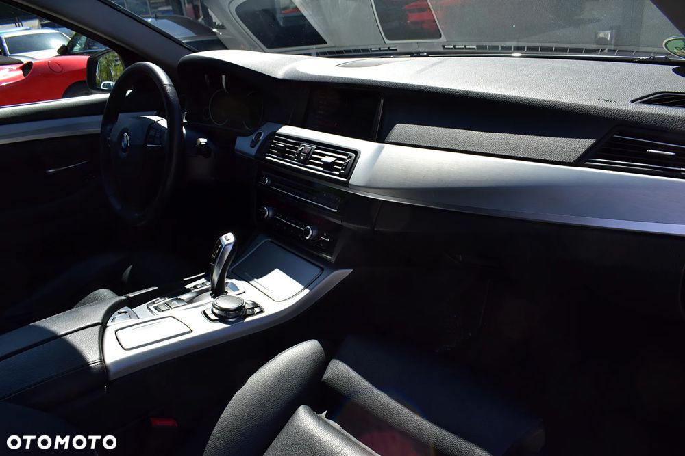 BMW Seria 5 520d xDrive Sport Line - 10