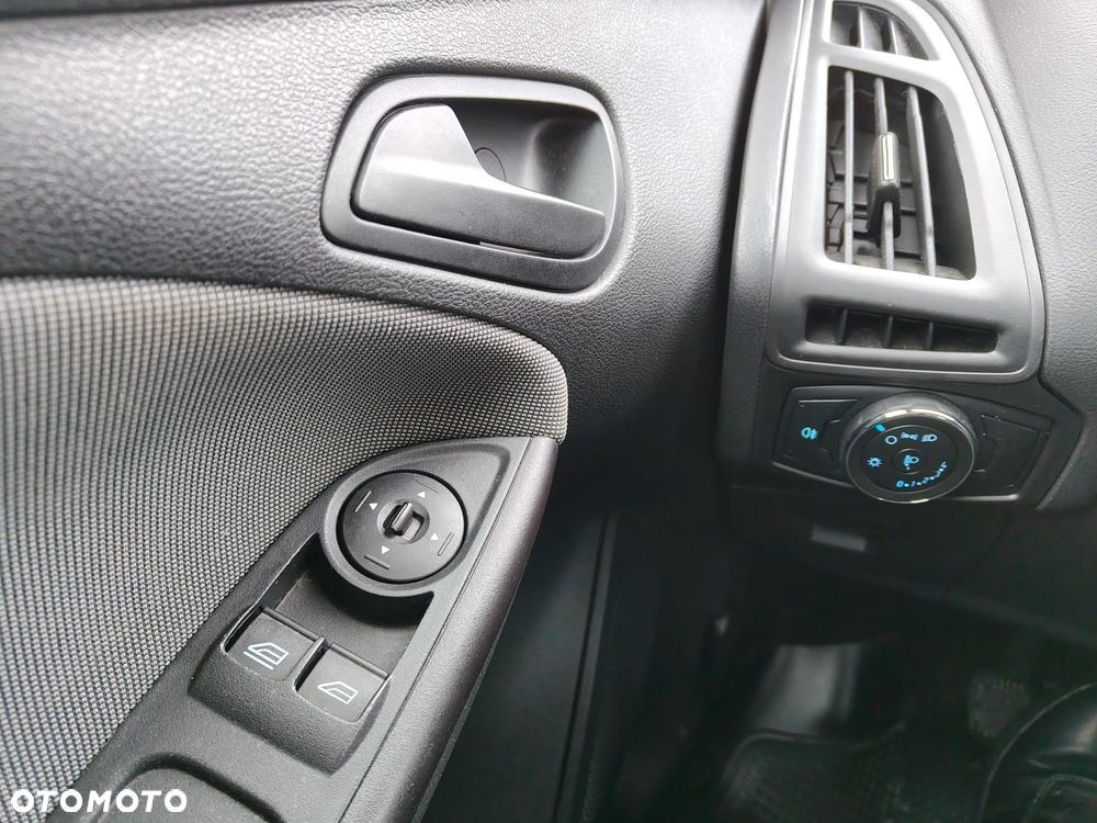 Ford Focus 1.6 Ambiente - 5