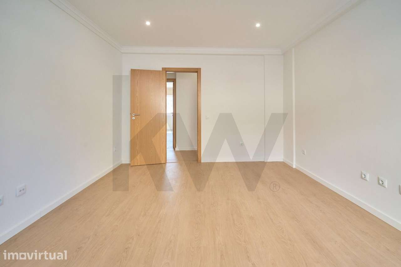 T3 em Odivelas a Um Passo de Tudo | Remodelado, Luminoso e Bem Localiz - Grande imagem: 4/24