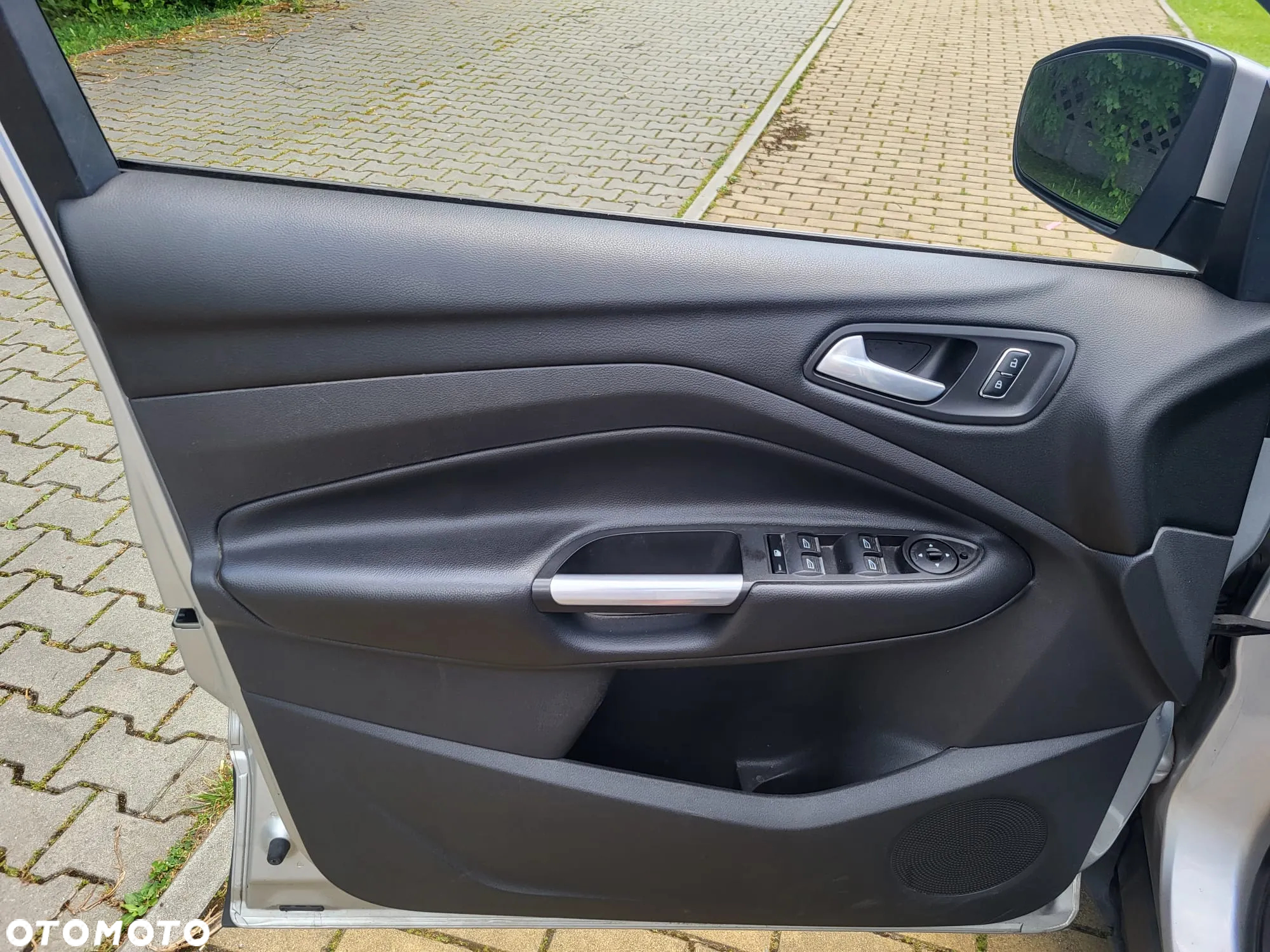Ford Kuga 2.0 TDCi 2x4 Titanium - 6