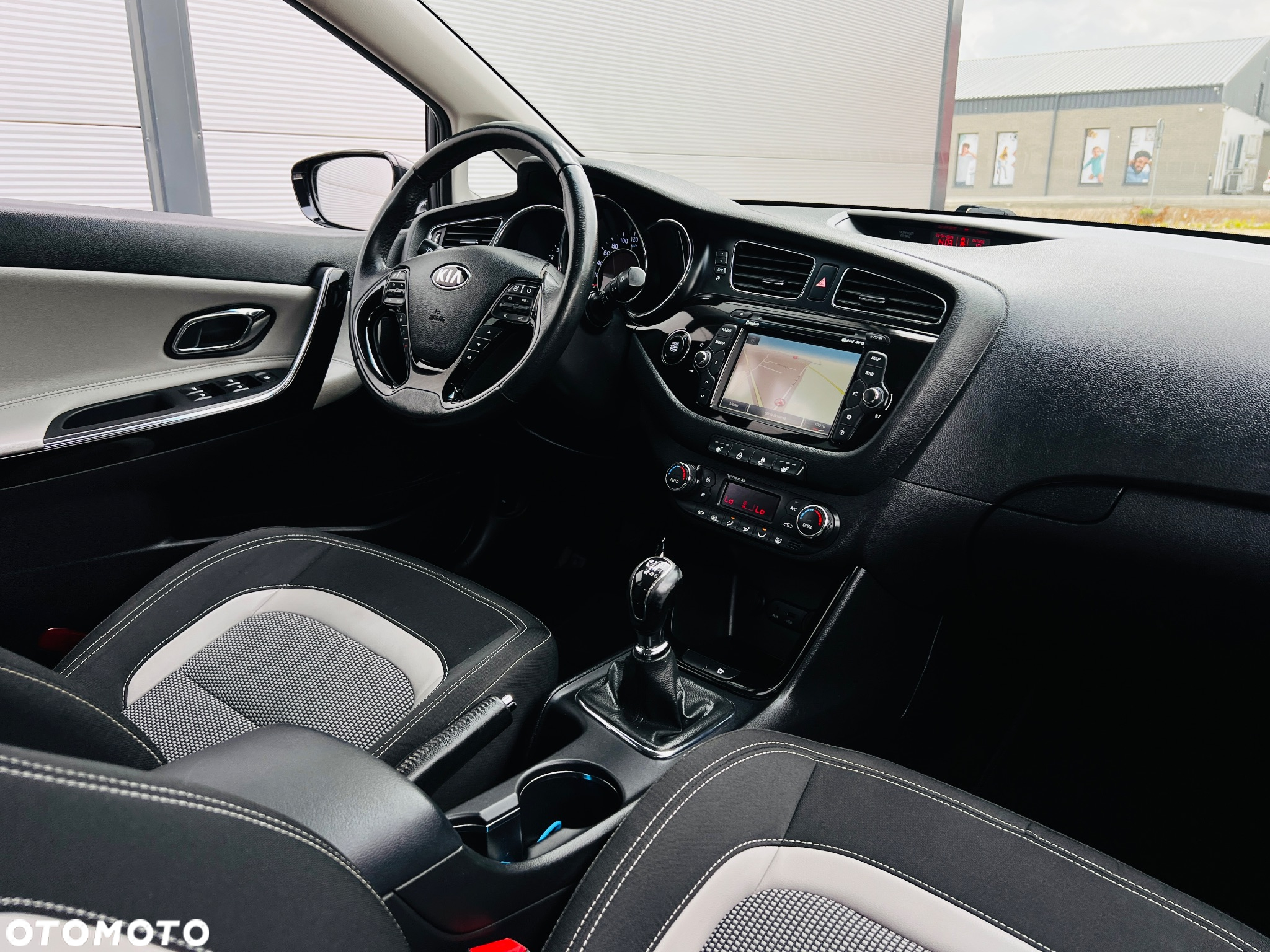 Kia Ceed 1.6 CRDi 128 ISG SW Platinum Edition - 13