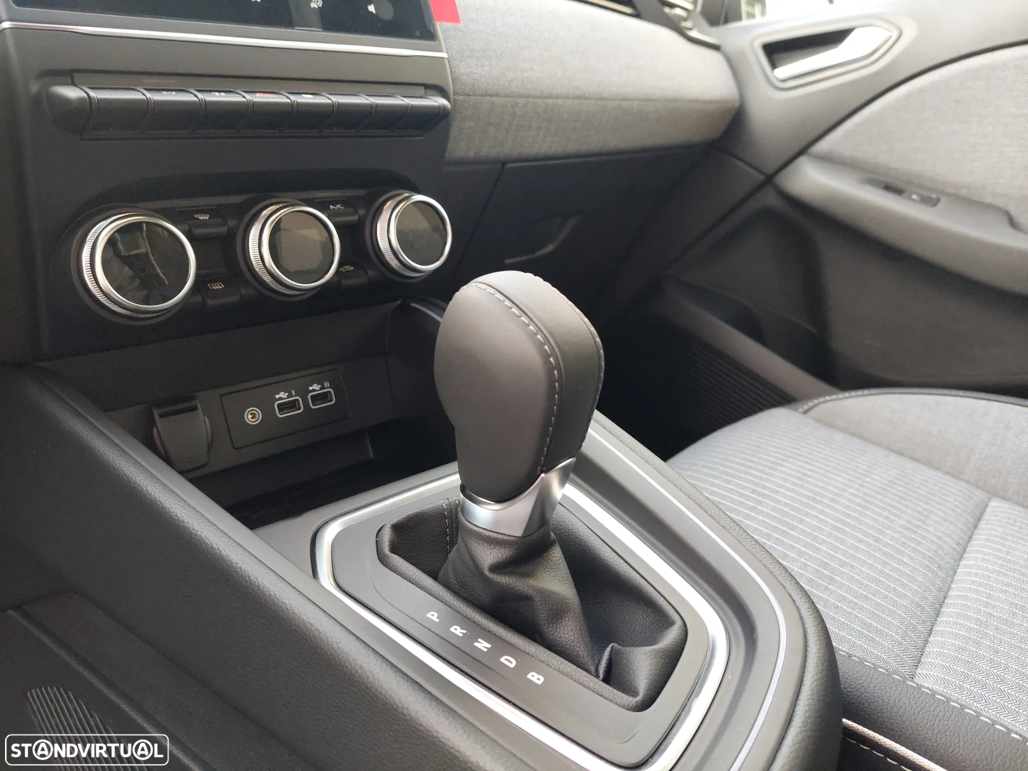 Renault Clio 1.6 E-Tech Full Hybrid Techno - 16