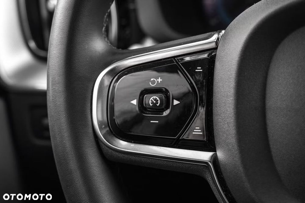 Volvo XC 60 T8 Plug-In Hybrid AWD R-Design - 18