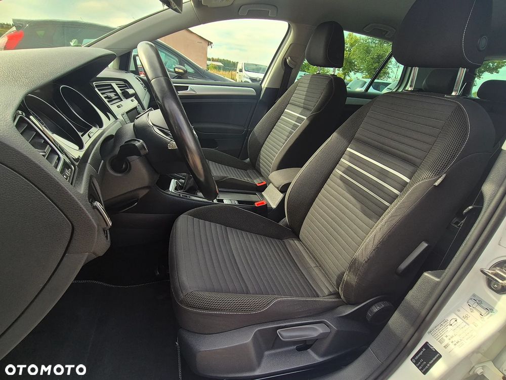 Volkswagen Golf - 25