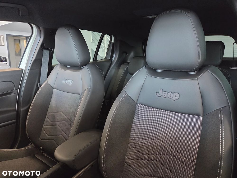 Jeep Avenger 1.2 T3 mHEV Black Edition FWD eDCT6 - 14