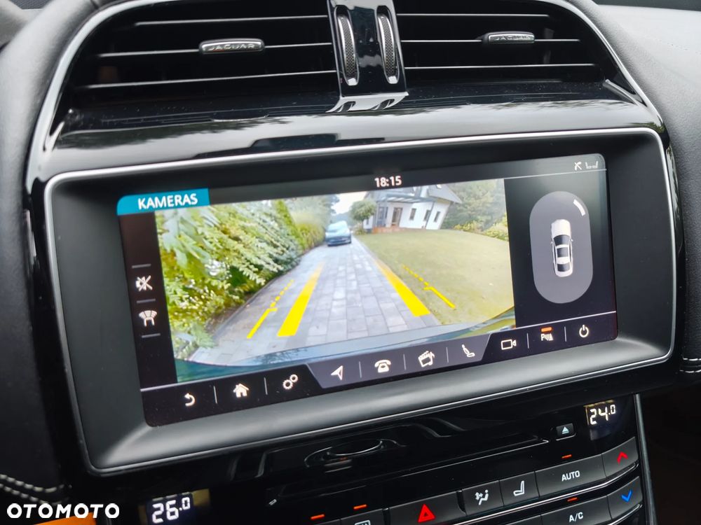 Jaguar XE 2.0 D AWD R-Sport - 28