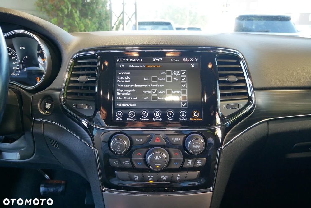 Jeep Grand Cherokee - 25