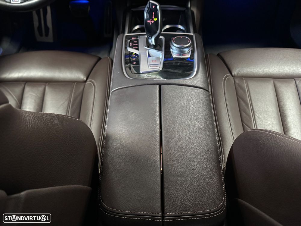 BMW 740 d xDrive Pack M Auto - 33
