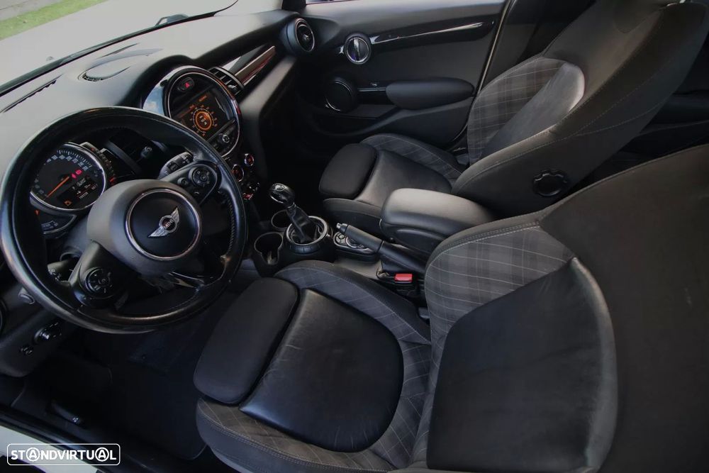 MINI 5 Portas Cooper D Auto - 16