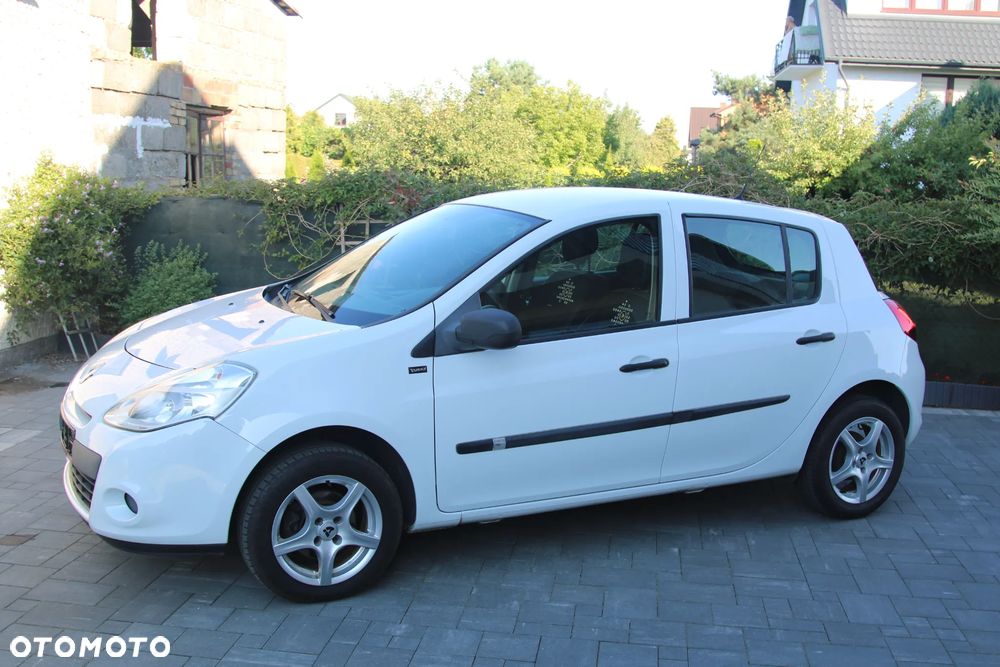 Renault Clio 1.2 16V 75 Yahoo - 11