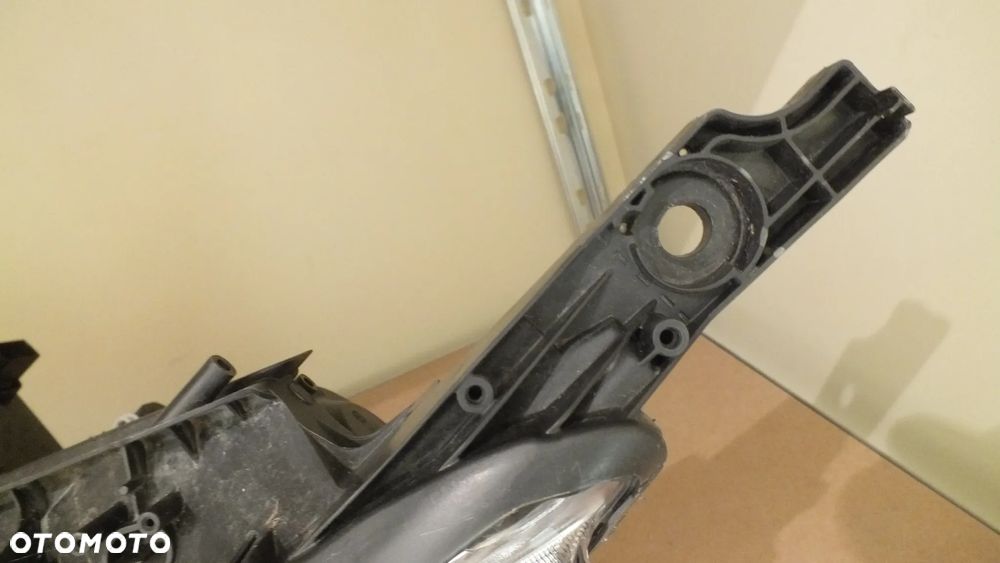 Lampa przednia lewa Peugeot 2008 - 4