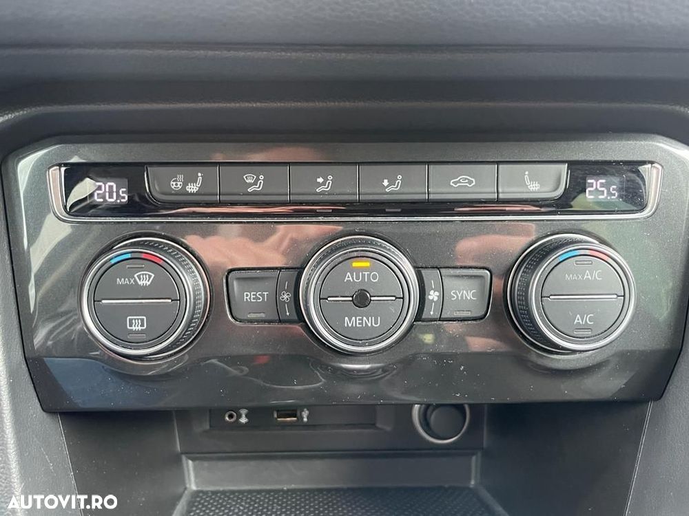 Volkswagen Tiguan - 11