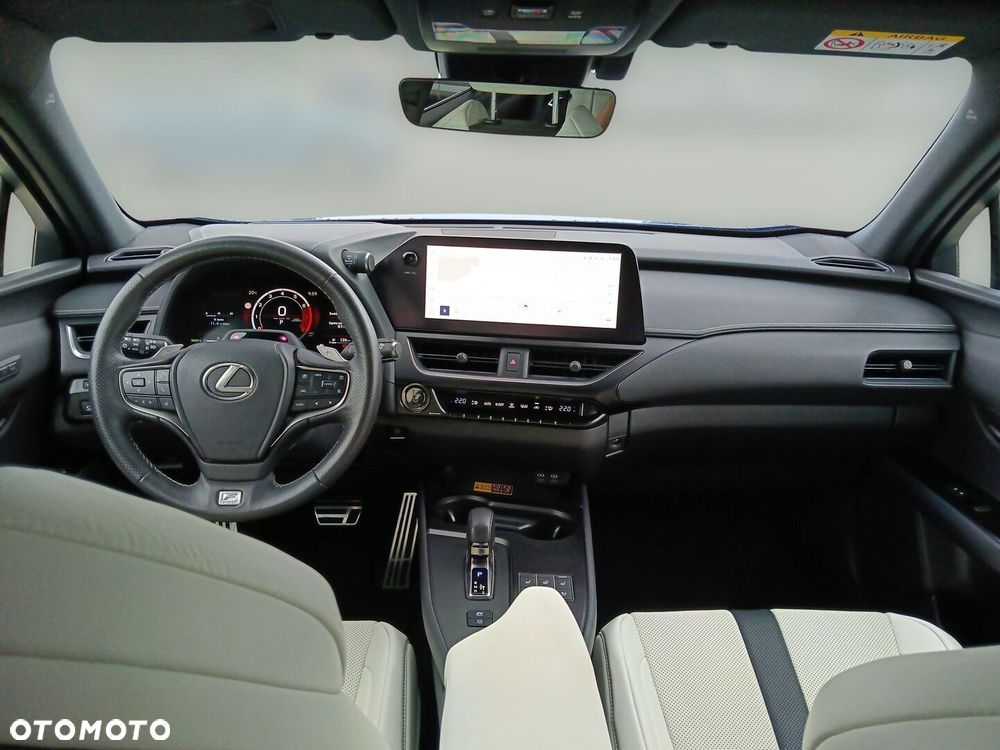 Lexus UX - 12
