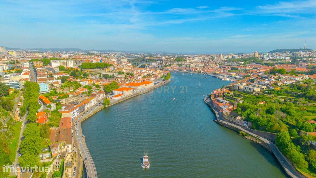 Edifício com espectacular vista sobre o Douro, em Massarelos, Porto - Grande imagem: 3/24