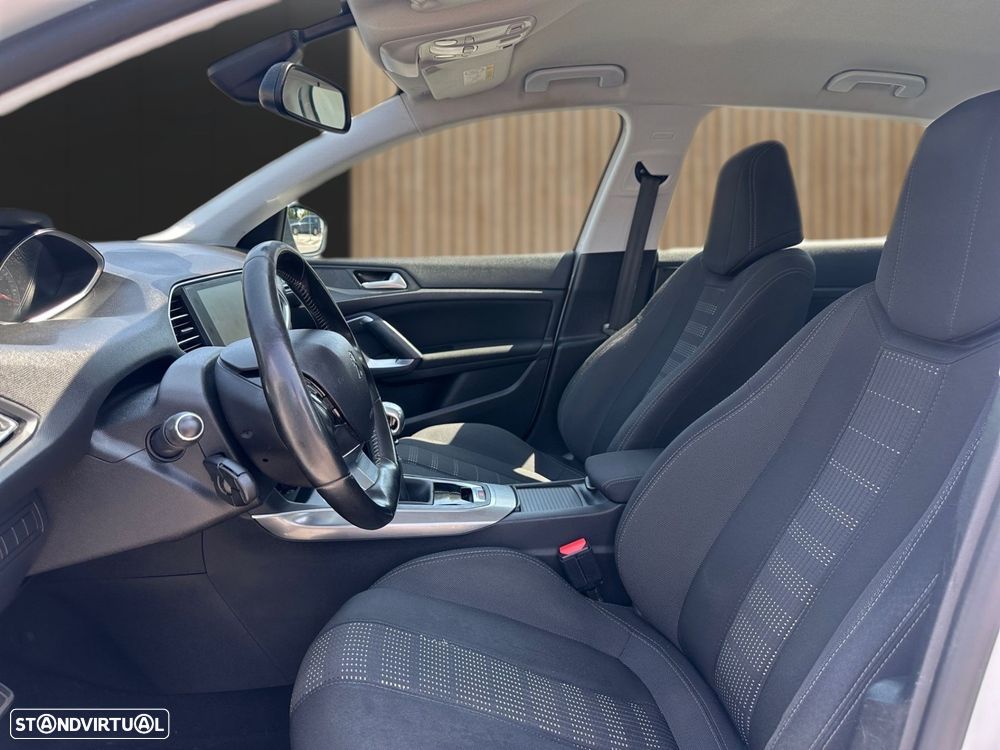 Peugeot 308 1.2 PureTech Allure J17 - 10