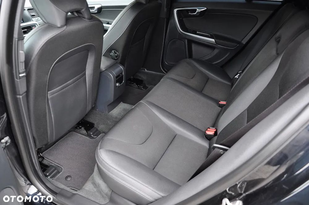 Volvo V60 D3 Geartronic Summum - 26