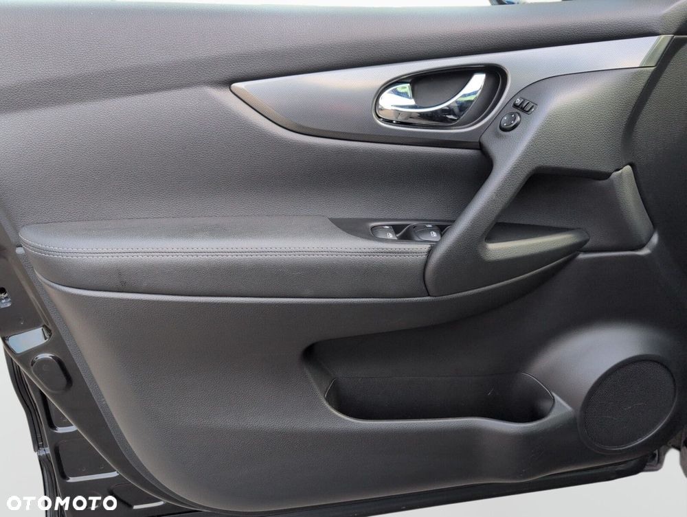 Nissan Qashqai 1.3 DIG-T N-Connecta - 16