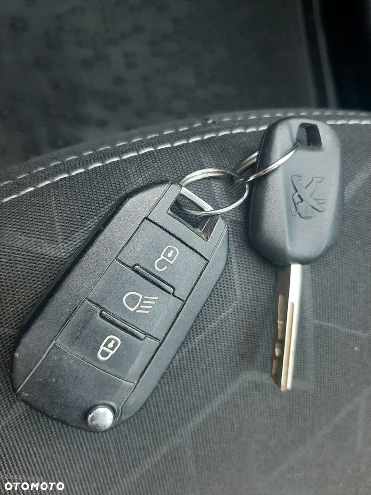 Peugeot 2008 1.5 BlueHDi Active S&S - 40