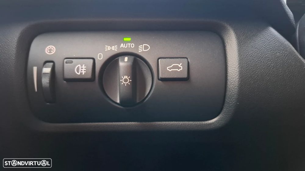 Volvo V40 2.0 D2 R-Design - 39